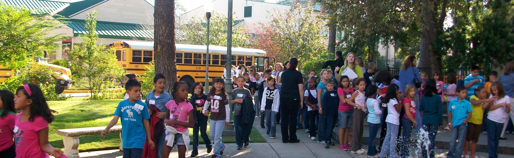 Klein school tour students